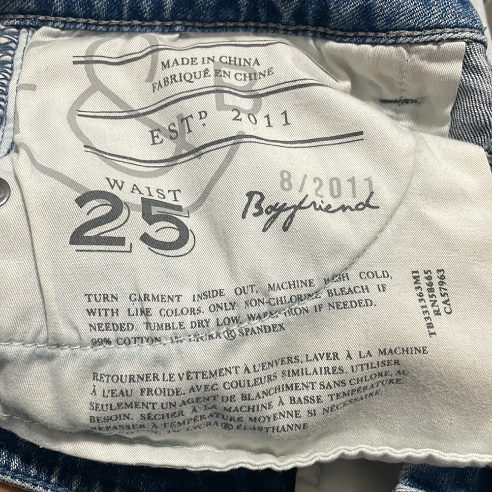 Treasure and Bond Boyfriend Shorts 25 distressed raw hem - Picture 3 of 4